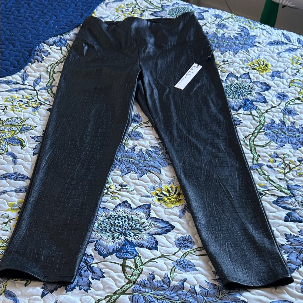 Nicole Miller Black Croc-Embossed Pants